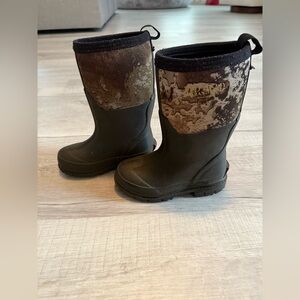 Toddler 11 redhead neoprene boots